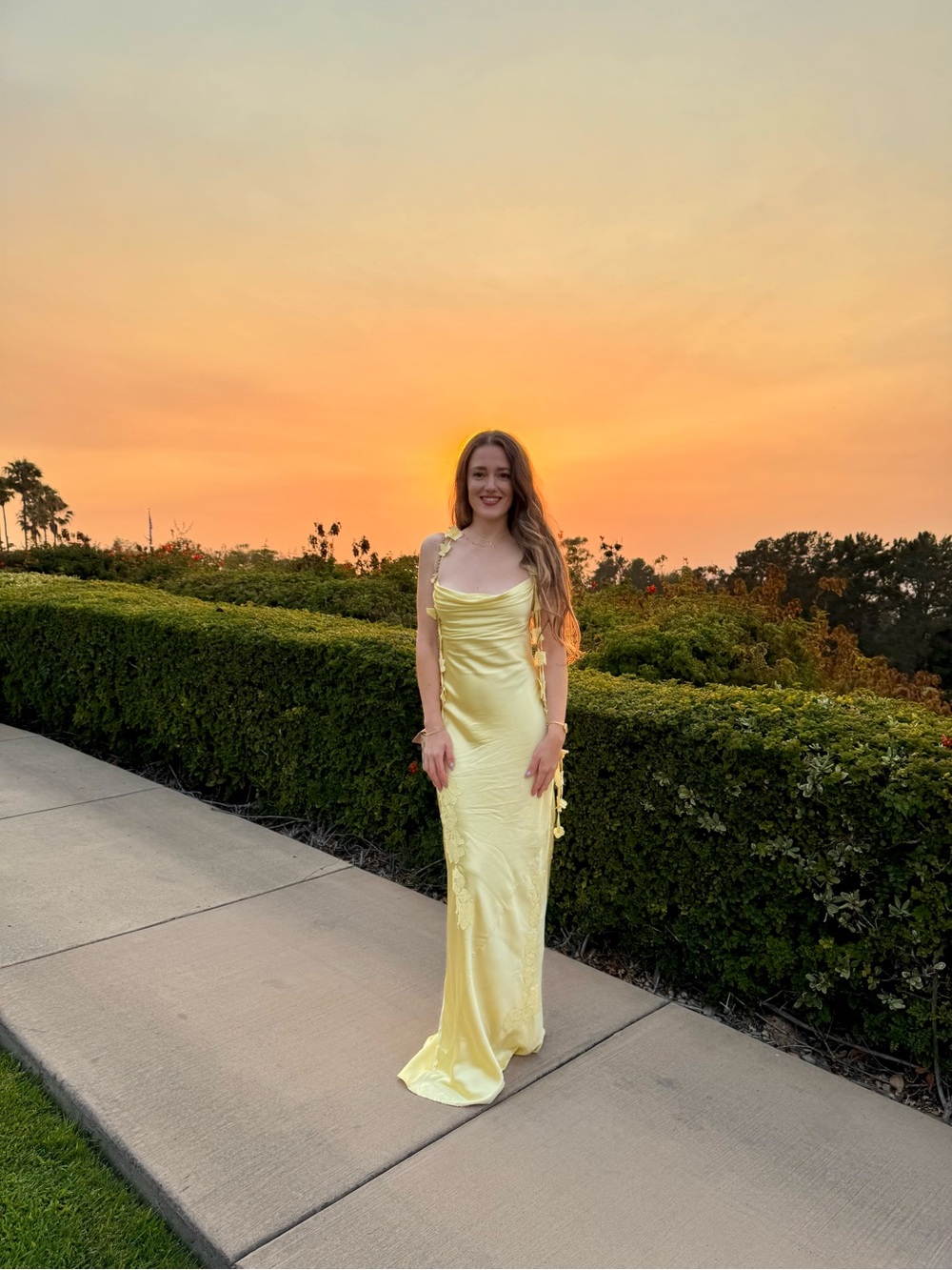 NBD Inaya Gown in butter yellow - Picture 5 of 8